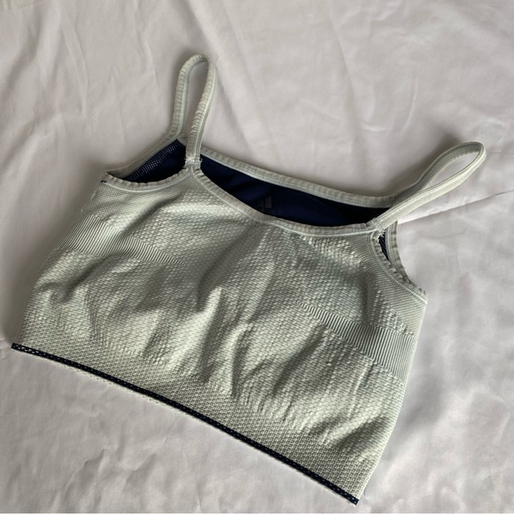 Reversible Adidas sports bra - Picture 4 of 5
